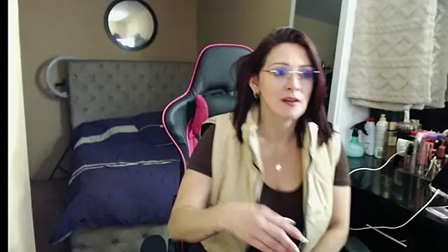 Carol Scottt online show from 11-11-25, 05:07