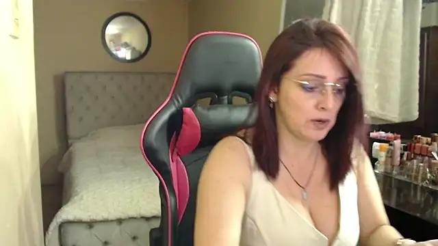 Carol Scottt online show from 04-12-26, 12:04