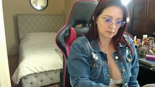 Carol Scottt online show from 06-18-26, 04:44