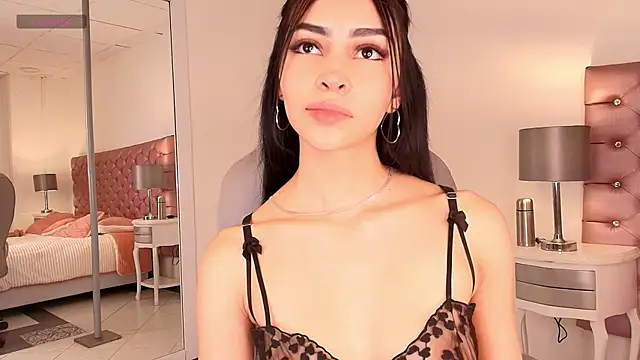 Snapshot of celine_golden1 chatting on 10-16-25, 11:06 celine golden1 online show from 10-16-25, 11:06