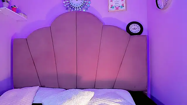 ValeriaAguilar online show from 10-31-25, 08:43