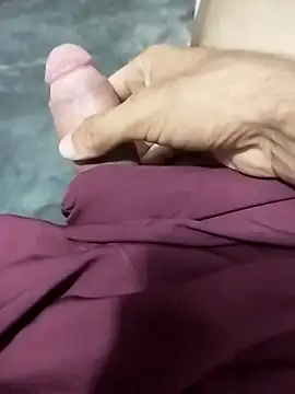 Snapshot of volcanrey chatting on 11-17-25, 02:39 volcanrey online show from 11-17-25, 02:39