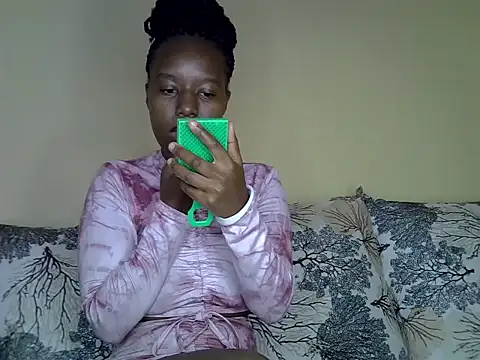 Snapshot of Oliviia_ chatting on 01-18-25, 10:39 Oliviia online show from 01-18-25, 10:39