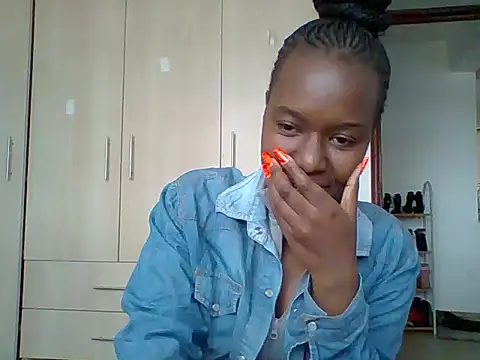 Snapshot of Oliviia_ chatting on 10-11-25, 10:14 Oliviia online show from 10-11-25, 10:14