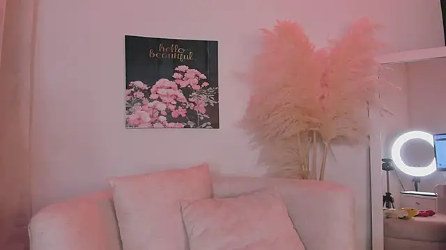 msschloee  online show from 06-12-26, 07:24
