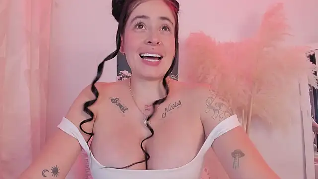 msschloee  online show from 07-16-26, 07:42