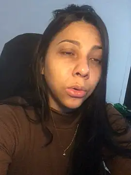 Snapshot of bellinii07 chatting on 06-08-26, 01:20 bellinii07 online show from 06-08-26, 01:20