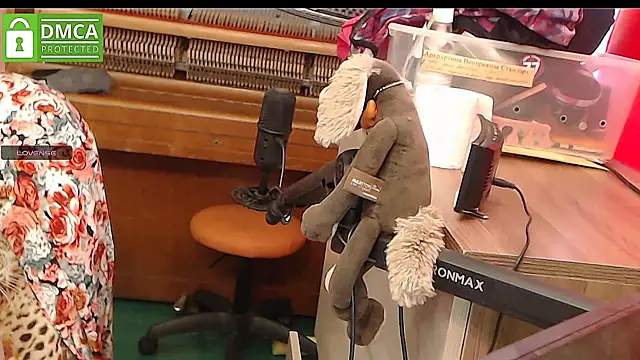 Snapshot of RoseRed69 chatting on 12-08-24, 04:35 RoseRed69 online show from 12-08-24, 04:35