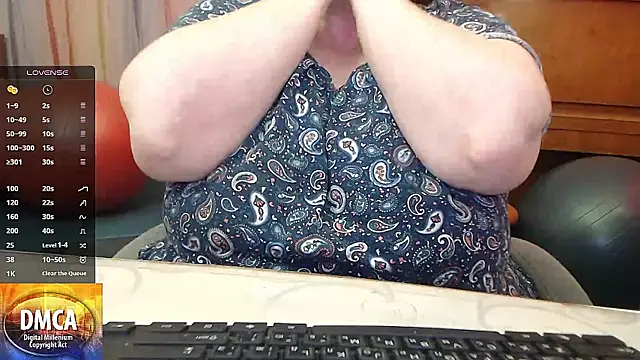 Snapshot of RoseRed69 chatting on 02-18-25, 04:48 RoseRed69 online show from 02-18-25, 04:48