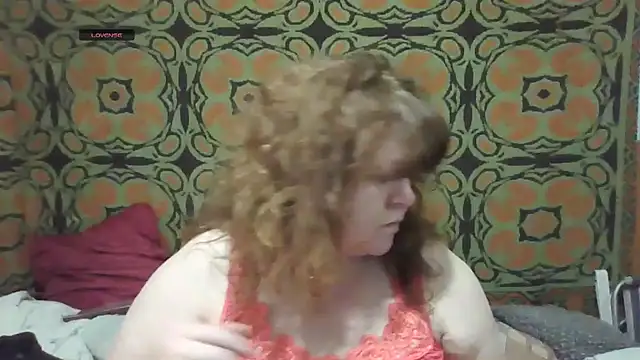 Snapshot of RoseRed69 chatting on 10-20-25, 01:28 RoseRed69 online show from 10-20-25, 01:28