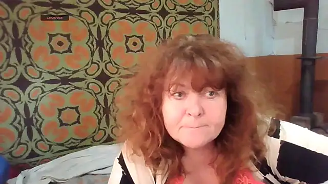 Snapshot of RoseRed69 chatting on 10-21-25, 06:03 RoseRed69 online show from 10-21-25, 06:03