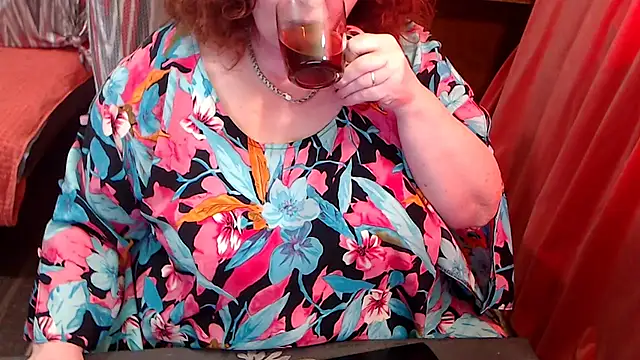Snapshot of RoseRed69 chatting on 05-05-26, 06:21 RoseRed69 online show from 05-05-26, 06:21