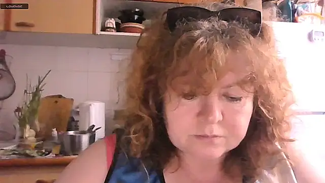 Snapshot of RoseRed69 chatting on 05-28-26, 04:10 RoseRed69 online show from 05-28-26, 04:10