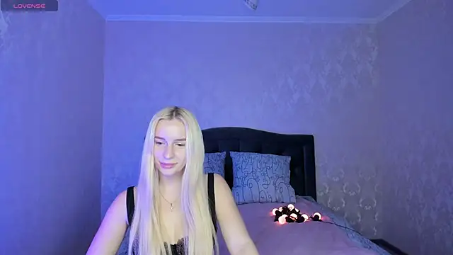 Snapshot of Amanda054 chatting on 12-23-24, 08:14 Amanda054 online show from 12-23-24, 08:14