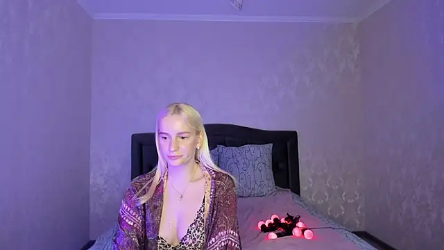 Snapshot of Amanda054 chatting on 03-06-25, 12:10 Amanda054 online show from 03-06-25, 12:10