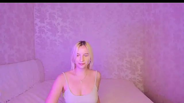 Snapshot of Amanda054 chatting on 10-17-25, 01:46 Amanda054 online show from 10-17-25, 01:46