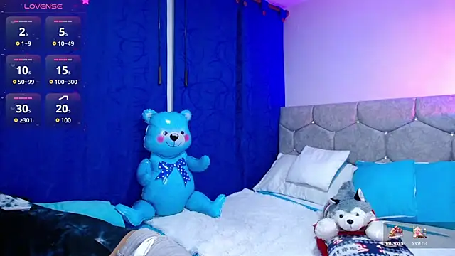 Snapshot of OwenBluee chatting on 12-13-24, 01:26 OwenBluee online show from 12-13-24, 01:26