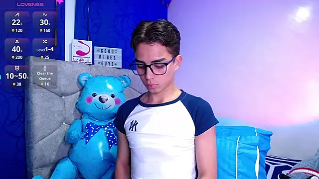 Snapshot of OwenBluee chatting on 01-28-25, 06:16 OwenBluee online show from 01-28-25, 06:16