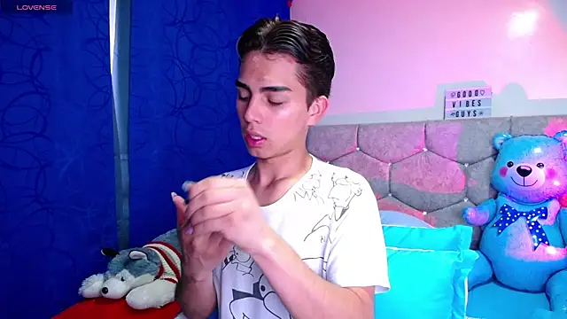 Snapshot of OwenBluee chatting on 02-07-25, 02:15 OwenBluee online show from 02-07-25, 02:15