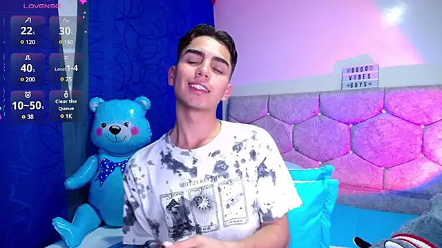 Snapshot of OwenBluee chatting on 02-13-25, 05:16 OwenBluee online show from 02-13-25, 05:16