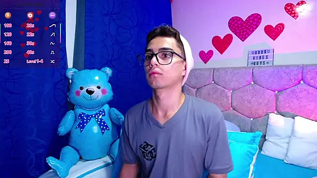 Snapshot of OwenBluee chatting on 02-21-25, 12:16 OwenBluee online show from 02-21-25, 12:16