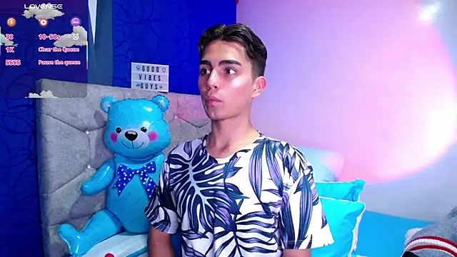 Snapshot of OwenBluee chatting on 02-25-25, 04:03 OwenBluee online show from 02-25-25, 04:03