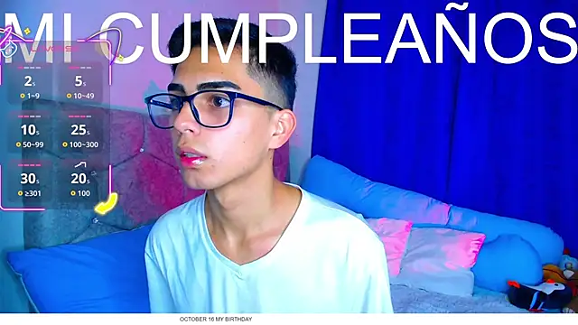 Snapshot of OwenBluee chatting on 10-14-25, 07:42 OwenBluee online show from 10-14-25, 07:42