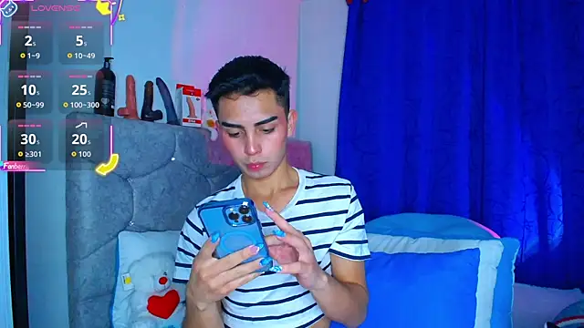 Snapshot of OwenBluee chatting on 10-20-25, 06:14 OwenBluee online show from 10-20-25, 06:14