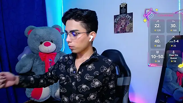 OwenBluee online show from 06-16-26, 12:24