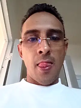 paisa233 online show from 10-24-25, 02:35