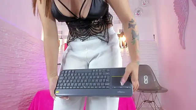 Snapshot of mia_six66 chatting on 02-26-25, 11:30 mia six66 online show from 02-26-25, 11:30