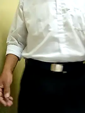 Snapshot of Romeoblues chatting on 01-12-25, 04:10 Romeoblues online show from 01-12-25, 04:10