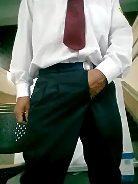 Snapshot of Romeoblues chatting on 01-18-25, 05:10 Romeoblues online show from 01-18-25, 05:10