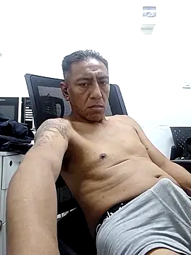 Snapshot of Romeoblues chatting on 02-04-25, 11:27 Romeoblues online show from 02-04-25, 11:27