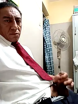 Snapshot of Romeoblues chatting on 02-18-25, 06:48 Romeoblues online show from 02-18-25, 06:48