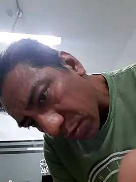 Snapshot of Romeoblues chatting on 10-06-25, 01:47 Romeoblues online show from 10-06-25, 01:47