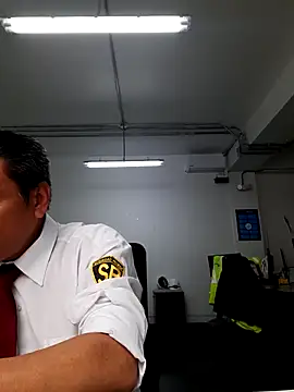 Snapshot of Romeoblues chatting on 10-12-25, 01:21 Romeoblues online show from 10-12-25, 01:21