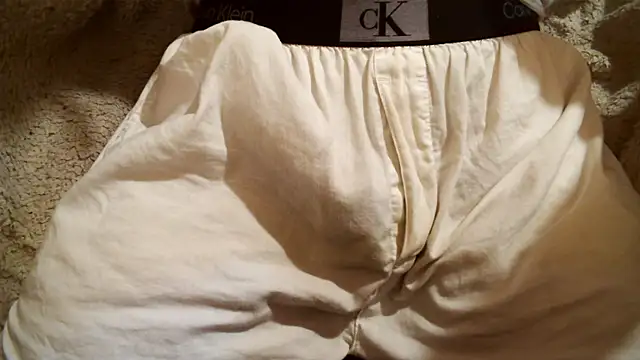 Snapshot of KoyuHanara chatting on 11-04-25, 03:33 KoyuHanara online show from 11-04-25, 03:33