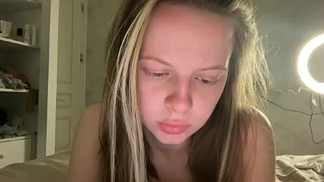 Snapshot of wrenlie chatting on 05-16-26, 12:29 wrenlie online show from 05-16-26, 12:29