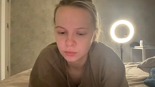 Snapshot of wrenlie chatting on 05-20-26, 01:12 wrenlie online show from 05-20-26, 01:12