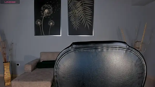 KatieStonne online show from 10-28-25, 03:32