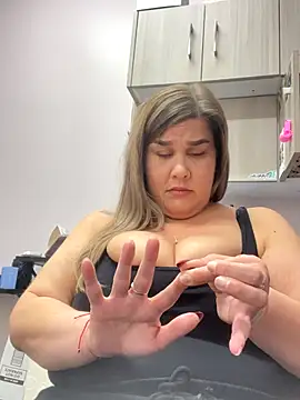 LolaBeretta online show from 10-14-25, 04:08