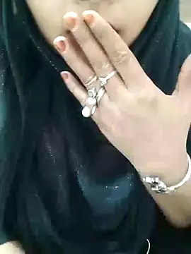 Snapshot of Indian-Nazia chatting on 02-01-25, 10:26 Indian-Nazia online show from 02-01-25, 10:26