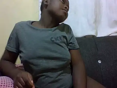 Snapshot of Sweetcecie01 chatting on 07-23-26, 01:58 Sweetcecie01 online show from 07-23-26, 01:58
