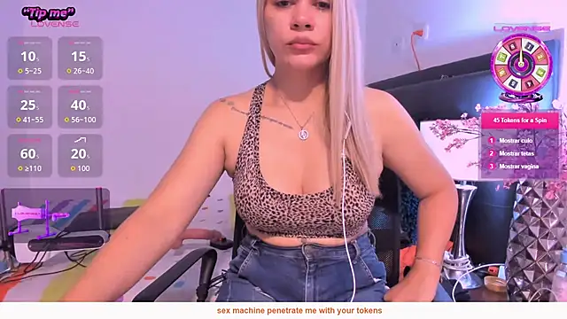 Snapshot of daniela_beauty chatting on 05-15-26, 01:40 daniela beauty online show from 05-15-26, 01:40