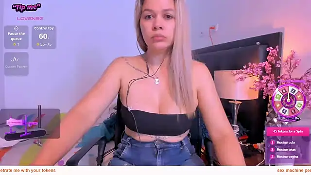 Snapshot of daniela_beauty chatting on 06-18-26, 07:07 daniela beauty online show from 06-18-26, 07:07