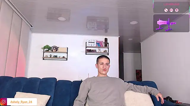 Snapshot of ashely_ryan24 chatting on 06-09-26, 12:44 ashely ryan24 online show from 06-09-26, 12:44
