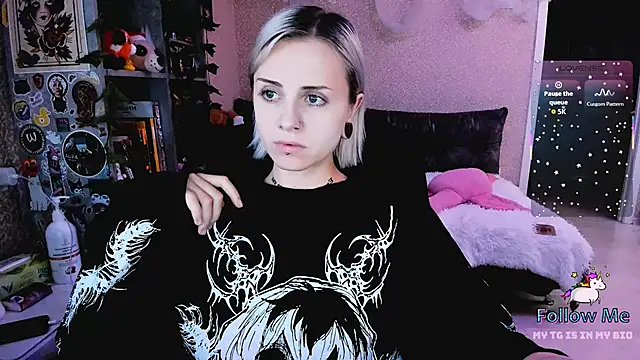 NaniMoore online show from 11-14-25, 09:02