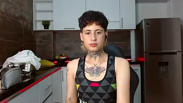 Ethan lennox online show from 12-14-25, 03:39