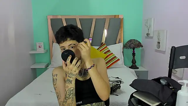 Ethan lennox online show from 12-17-25, 07:31